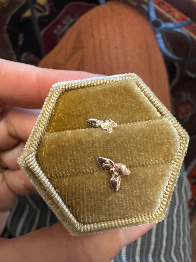 Petal leaf studs
